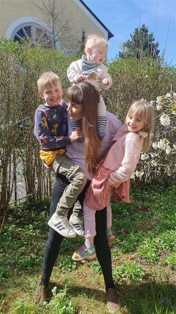 Anna with her three kids